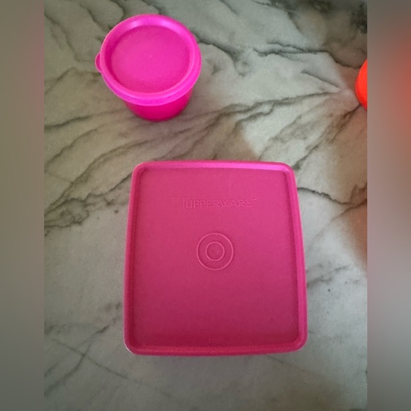 Tupperware Sandwich Keeper and Snack Cup Set Pink - Picture 2 of 2